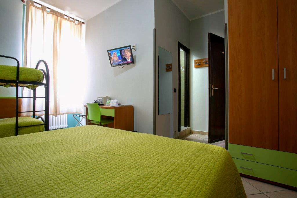 camera family quadrupla matrimoniale più letto a castello hotel albergo milano bergamo aeroporto orio al serio